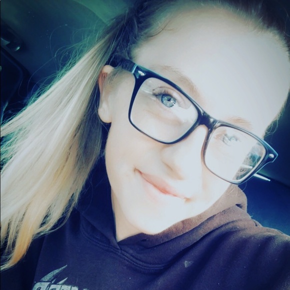 Meet your Posher, Amber - Picture 1 of 1